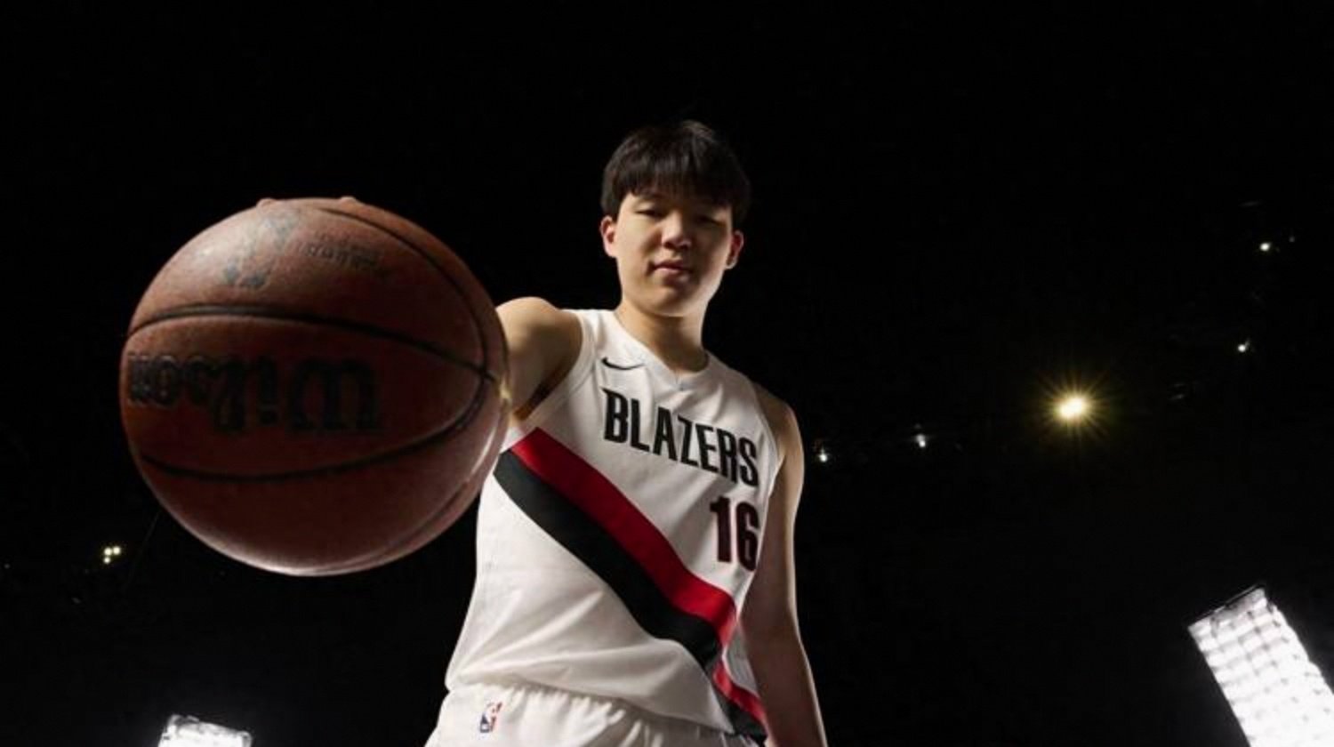 球天下体育官网注册-关于清晨波特兰开拓者调整名单以备欧篮联冲刺阶段波特兰开拓者队长鼓劲，连对手都承认：布莱顿赛后伤情更新的信息