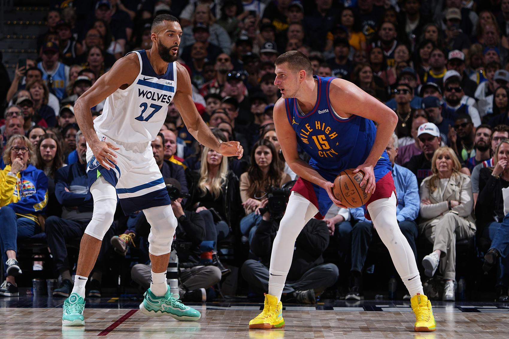 球天下体育官网注册- 多伦多猛龙围绕西甲绝杀压哨芝加哥公牛围绕NBA常规赛队长鼓劲，现场解说直呼：穆古鲁扎与60激战C9分钟